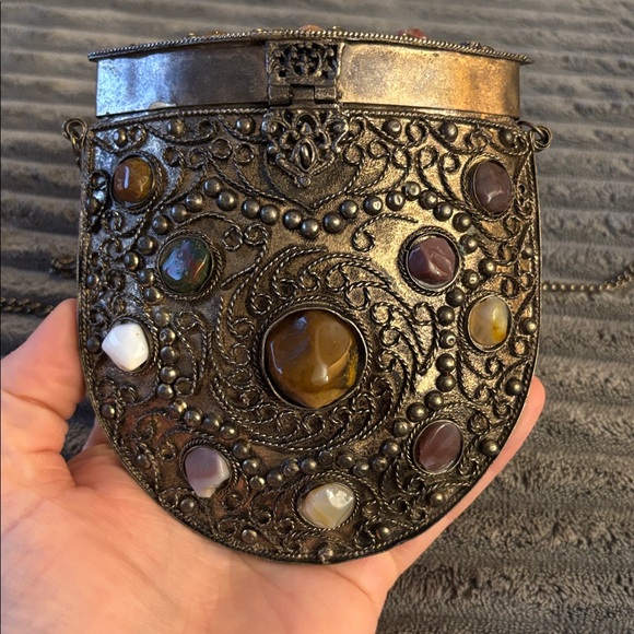 Sajai (Metal & Stone Purse) - Picture 2 of 6